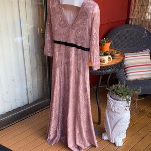 NWT Ruiyige Size Large Dress